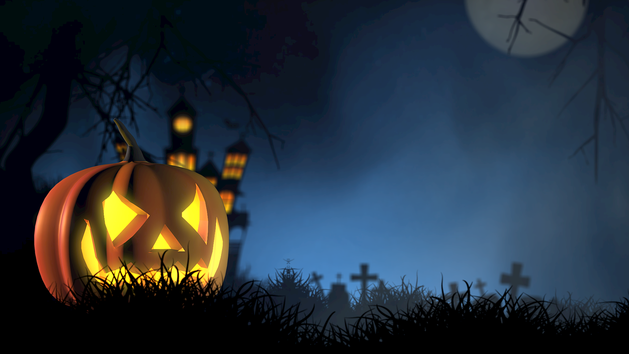 Jackolantern sitting in a spooky halloween setting